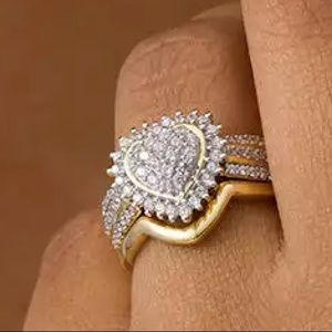 Beautiful heart shaped cz engagement ring & band